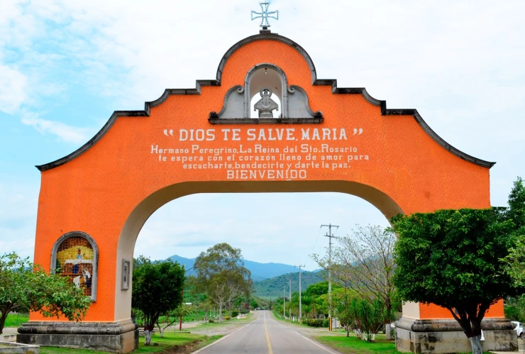 Entrada a Talpa de Allende.jpg