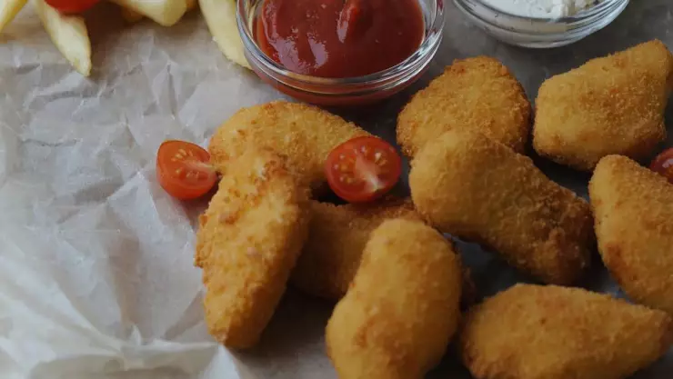 niño queda ciego tras comer nuggets.