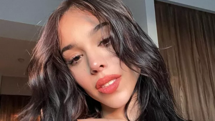 Danna Paola promueve el acoso contra otra mujer en redes sociales.