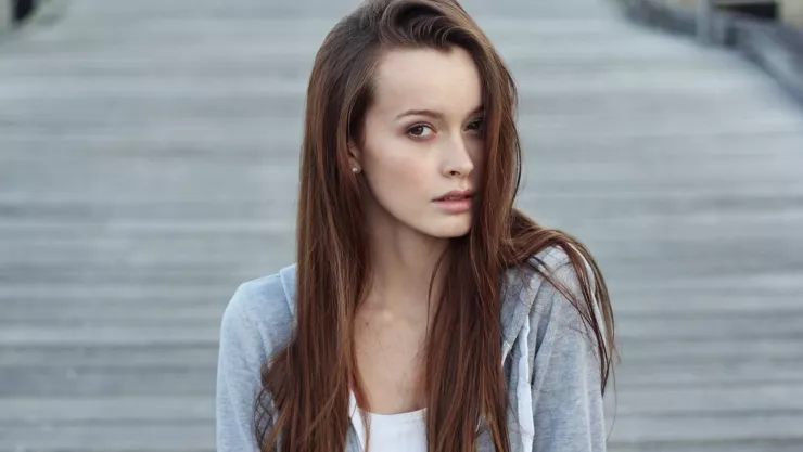 El ingrediente de cocina que debes agregar en tu shampoo para evitar las canas