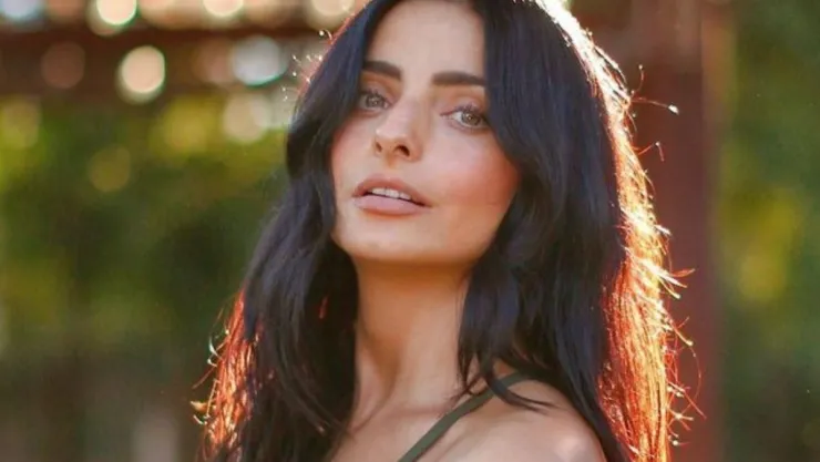 Aislinn Derbez confirma su nuevo noviazgo con FOTOS en la playa.