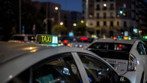 Una de las formas más eficientes de llegar al Estadio Nemesio Diez es en taxi
