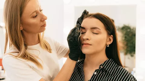 Los tonos de maquillaje para conseguir un look iluminado y natural en la piel