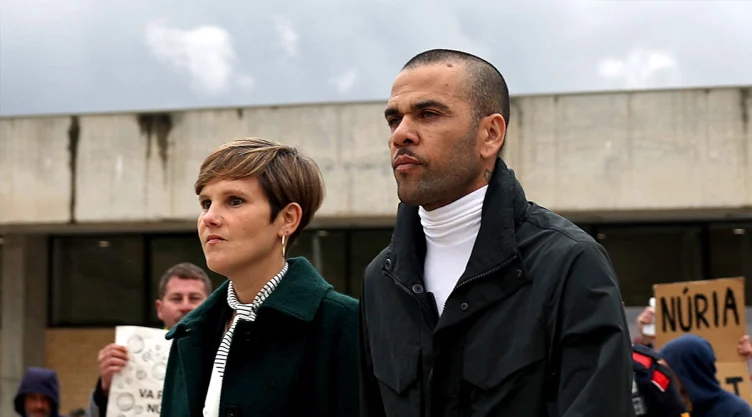 Dani Alves sale de prisión
