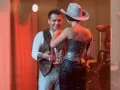Ángela y Nodal beso.jpg