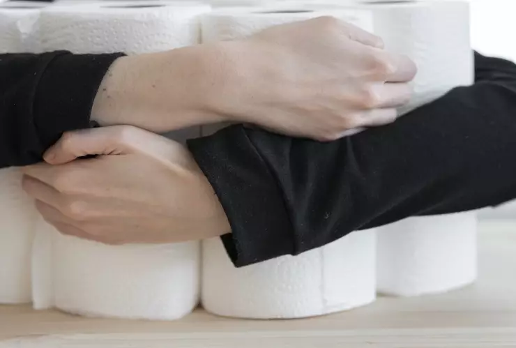 El Gran Susto del Papel Higiénico_ La Huelga Portuaria y el Regreso del Pánico.jpg