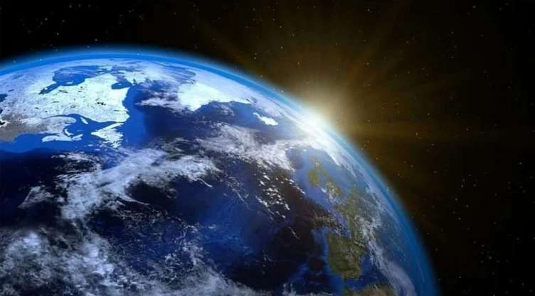 ¿La masiva extracción de agua cambió el eje de la Tierra? Científicos dan oscuro panorama