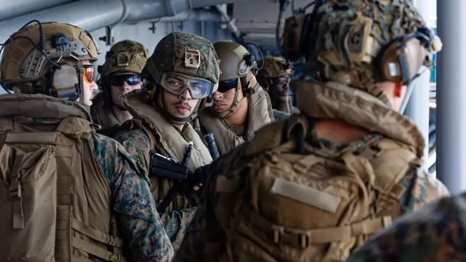 Marines de EU a bordo del USS Tripoli.