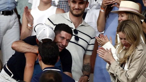 Rober Lewandowski felicita a Iga Swiatek por su t&iacute;tulo en Roland Garros