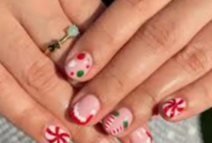 Checa estos diseños de uñas navideñas para niñas
