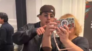 señora regaña a Oscar Maydon.jpg