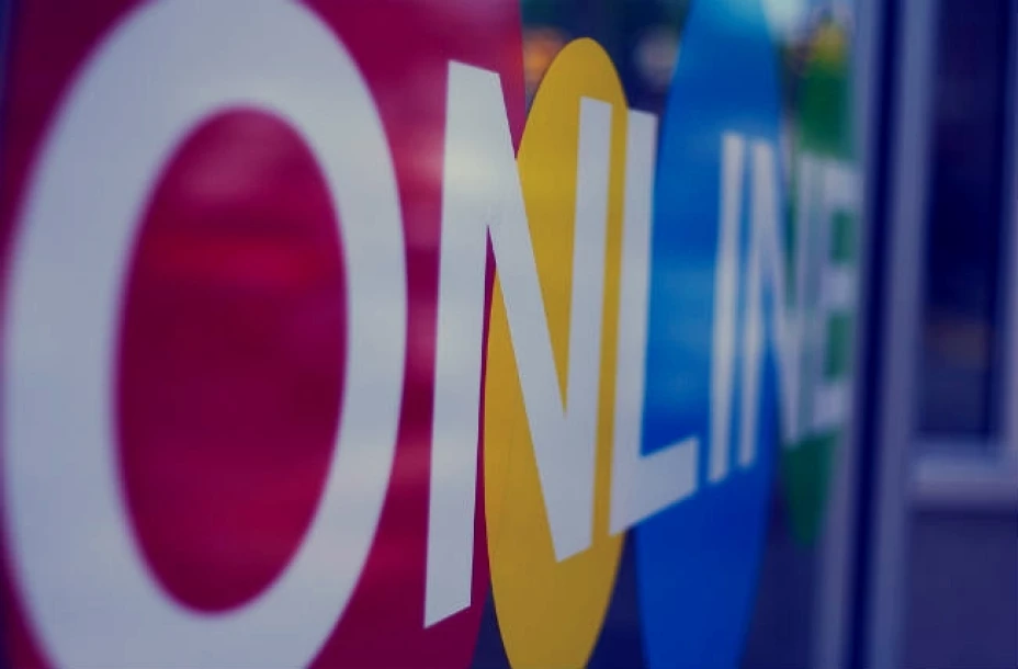 Los regímenes han encontrado la manera de controlar la información a la que las personas tienen acceso