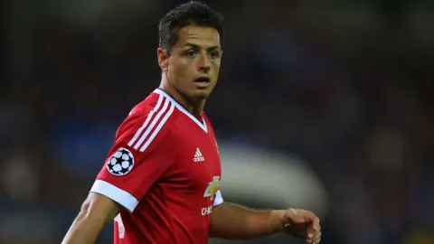 Chicharito Hernández al Manchester United habría costado 12,2 millones de dólares en 2025