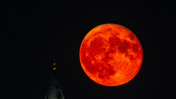 a qué hora es eclipse total de luna de sangre 2025