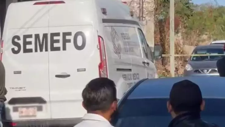 Hallan cuerpo SIN VIDA flotando en piscina de una vivienda; esto se sabe