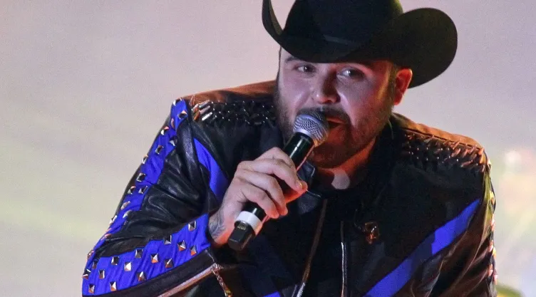 Gerardo Ortiz reaparece en redes sociales tras problemas legales en EE.UU..jpg