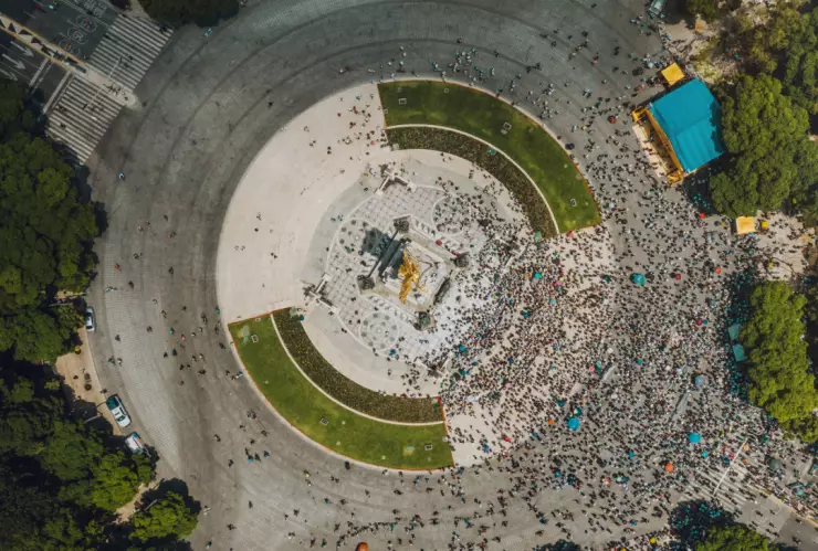 Manifestantes en el Ángel de la Independencia en la CDMX
