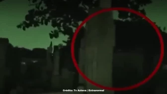 extranormal cementerio ojos sombra cerca.png