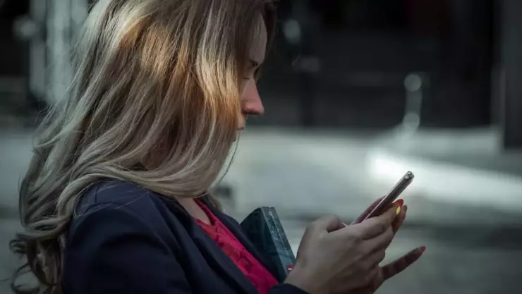 ¿Tóxica? Mujer envía audios de sus gases a la novia de su ex; así la castigan