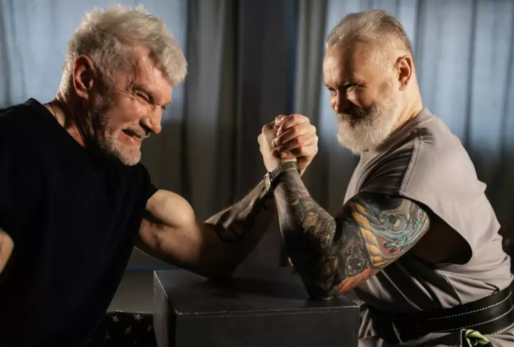 3 ejercicios para tonificar los brazos ideales para mayores de 50 años