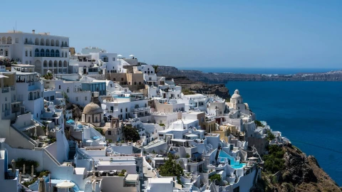 Panorámica de la isla griega de Santorini.jpg