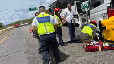 ÚLTIMA HORA_ Fuerte accidente HOY 11 de mayo en la vía Playa del Carmen-Puerto Aventuras; hay lesionados(1).jpg
