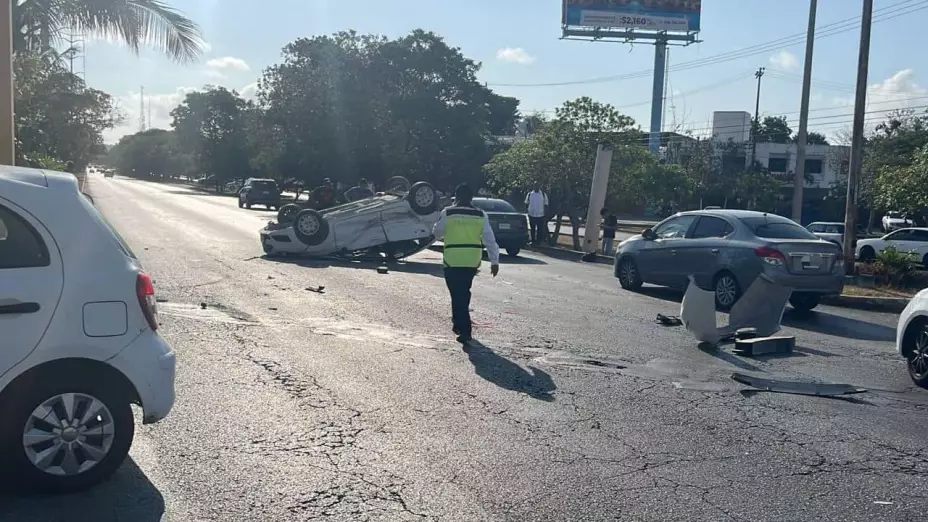 Fuerte accidente mañanero en avenida Andrés Quintana Roo; ¿hay lesionados_.jpg