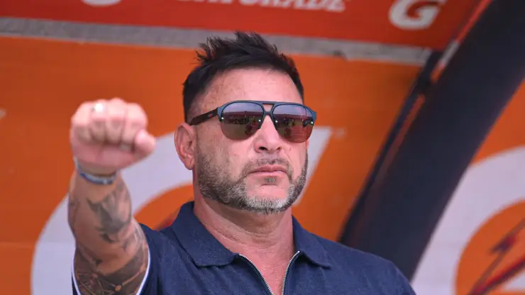 Turco Mohamed dirigiendo a los Pumas en CU