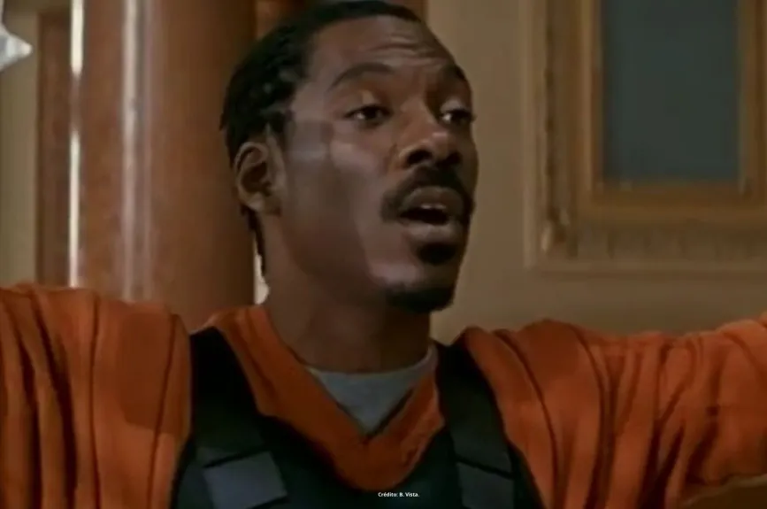 Te contamos por qué a Eddie Murphy lo atraparon con una chica trans y qué hacía con ella. (Escenas de la película ‘El negociador’ por Azteca 7)