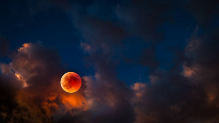 Eclipse de sangre en mayo 2023