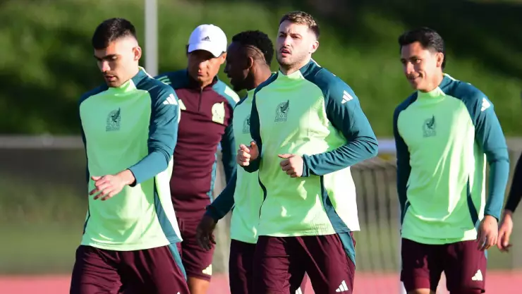 Santiago Gimenez Johan Vásquez