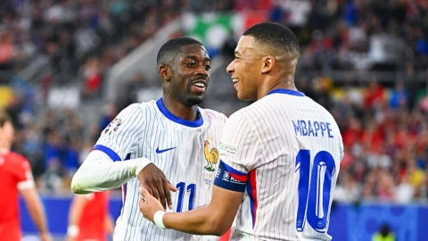 Mbappé y Dembelé fueron compañeros en el Paris Saint-Germain y juegan juntos en la selección de Francia