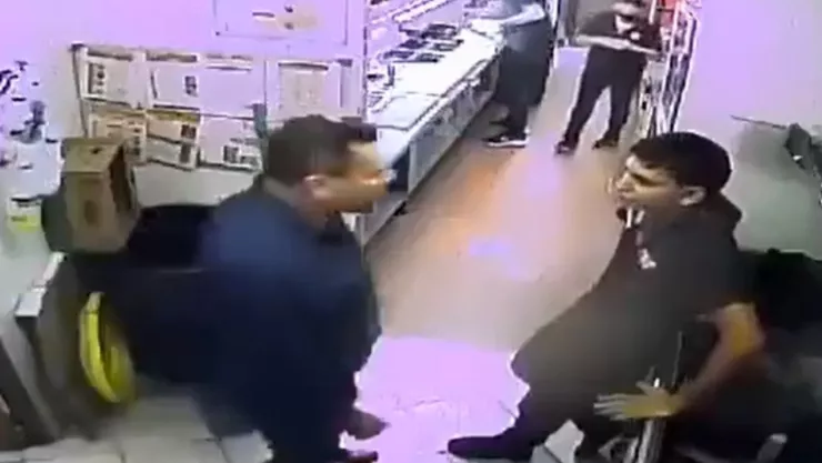 Joven empleado de Subway rompe el silencio