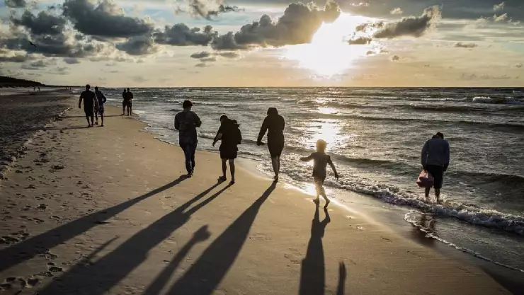 Generación Beta_ Los nacidos en 2025 y el futuro hiperconectado.jpg