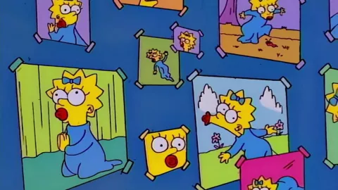 En la imagen, varias fotos de Maggie Simpson pegadas en la pared.