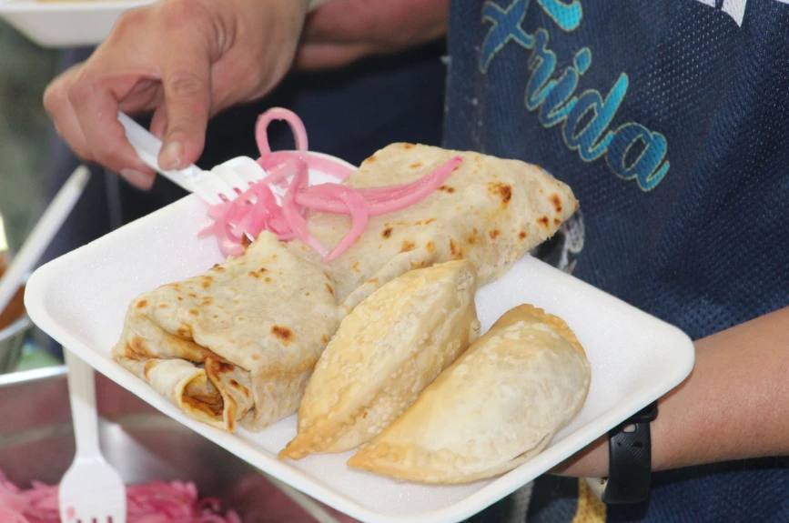 Todos nuestros voluntarios agradecen su enorme apoyo y comida.