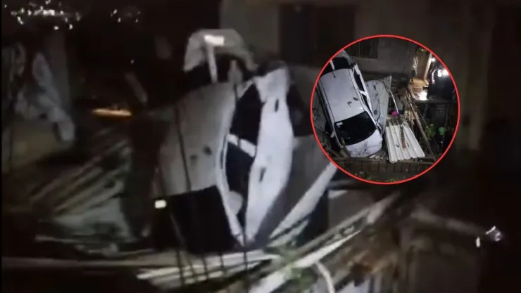 VIDEO: Auto cae sobre el techo de una casa en Huixquilucan, Edomex