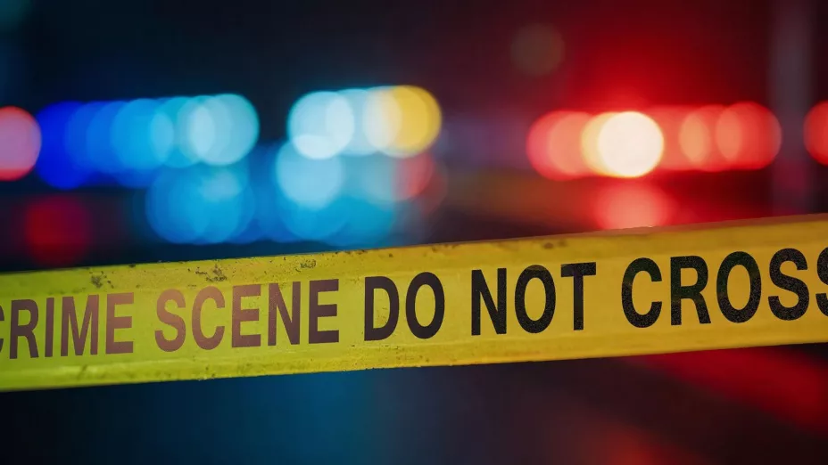 Hombre descubre infidelidad de su esposa, mata al amante y a ella la obliga a limpiar