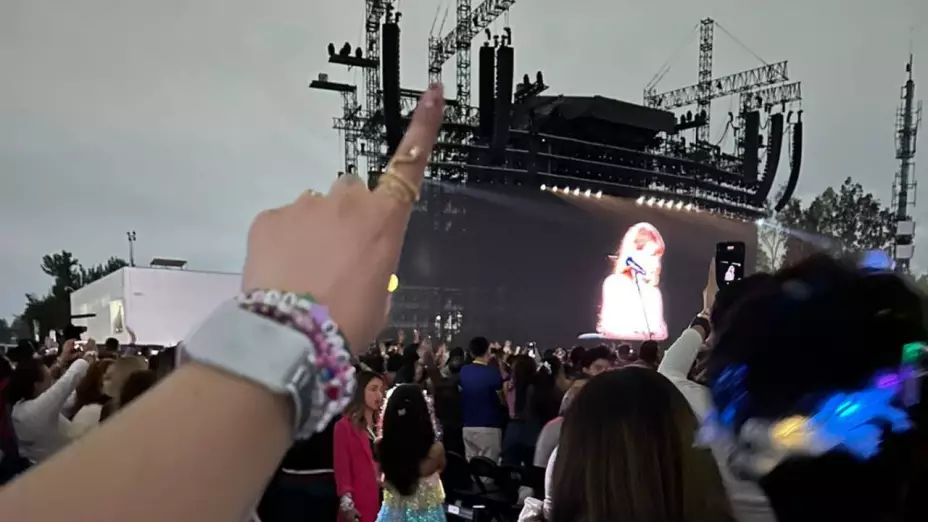 Jóvenes prefieren ir a conciertos que al trabajo