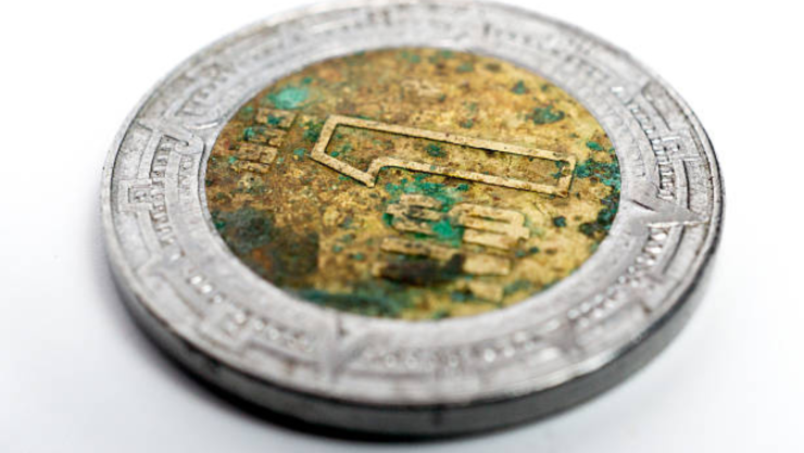 Nueva moneda ecológica de 1 peso mexicano.png