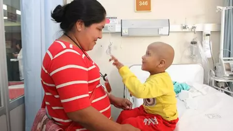 Padres de niños con cáncer podrán tramitar licencia por cuidados ante el IMSS con una app