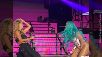 Anahi con un ramo de rosas.jpg