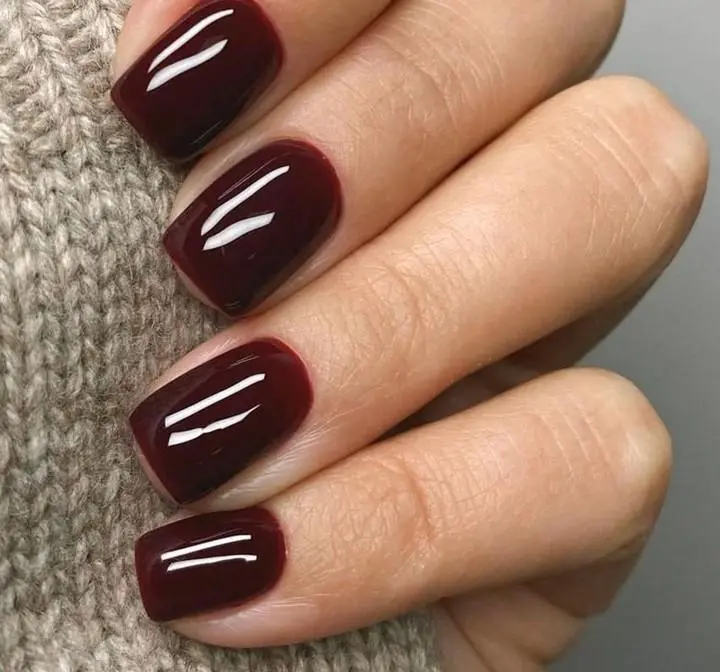 Uñas color vino elegantes