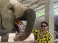 Mauricio con un elefante.jpg