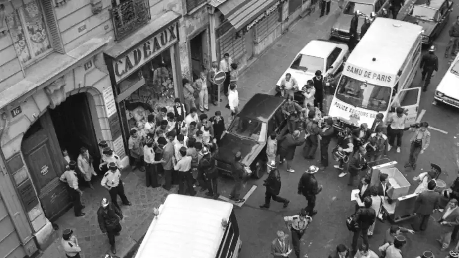 Escena tras el ataque al restaurante Jo Goldenberg en París, en 1982.