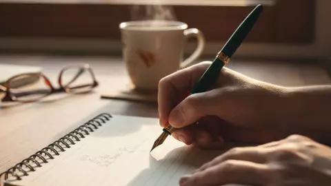Ideas para escribir en tu journal: Usa este prompt HOY, sábado 13 de septiembre de 2025