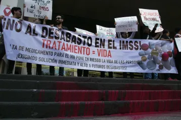 exigen-ante-instalaciones-del-imss-medicamentos-para-vih.jpg