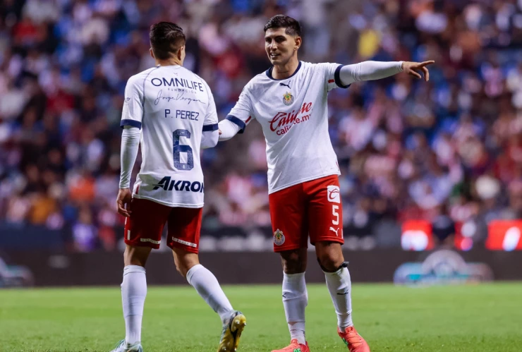 Víctor Guzmán con las Chivas de Guadalajara