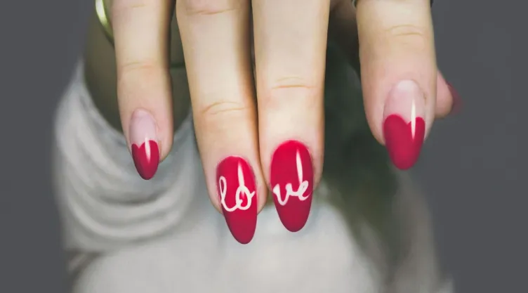 ¿Cómo cuidar las uñas de las manos naturalmente para que se vean bonitas