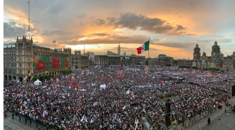 AMLO anuncia megacelebración por expropiación petrolera en Zócalo